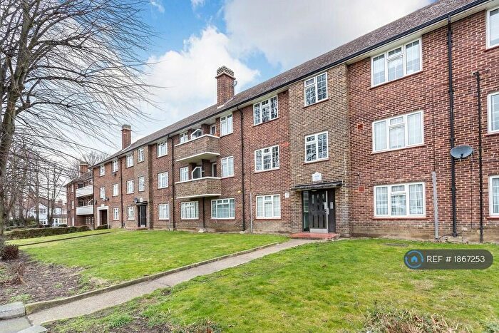 2 Bedroom Flat To Rent In John Hunt Court, London, SE9