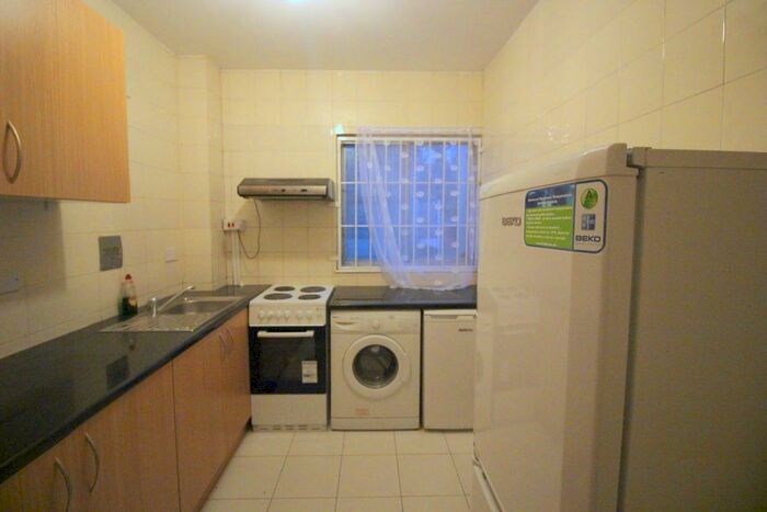 2 Bedroom Flat To Rent In Tenbury Road, Forest Gate, E7