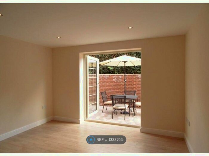 2 Bedroom Flat To Rent In Cumberland Court, Doncaster, DN2