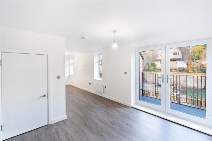 2 Bedroom Apartment To Rent In Grove Lane, Headingley, LS6