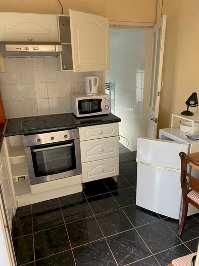 Studio To Rent In Flat, A Metchley Lane, Birmingham, B17