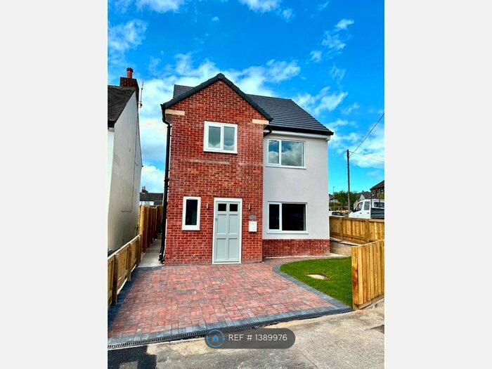 4 Bedroom Detached House To Rent In Fields Rise, Huddersfield, HD5