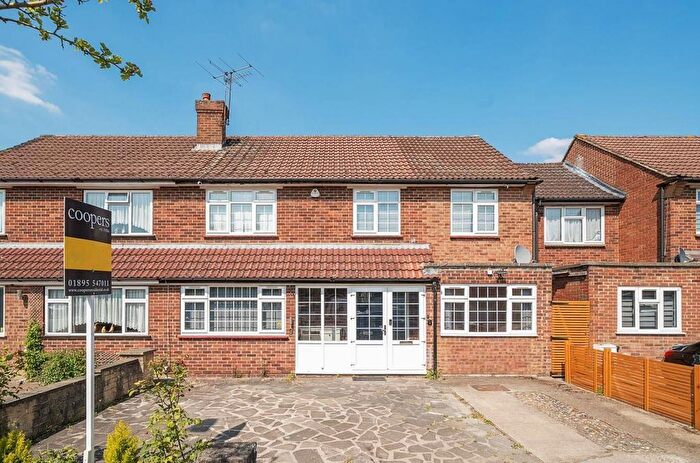 4 Bedroom Semi-Detached House To Rent In Edinburgh Drive, Ickenham, UB10