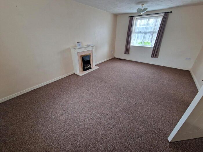2 Bedroom Flat To Rent In Fosse Way, Yeovil, BA21