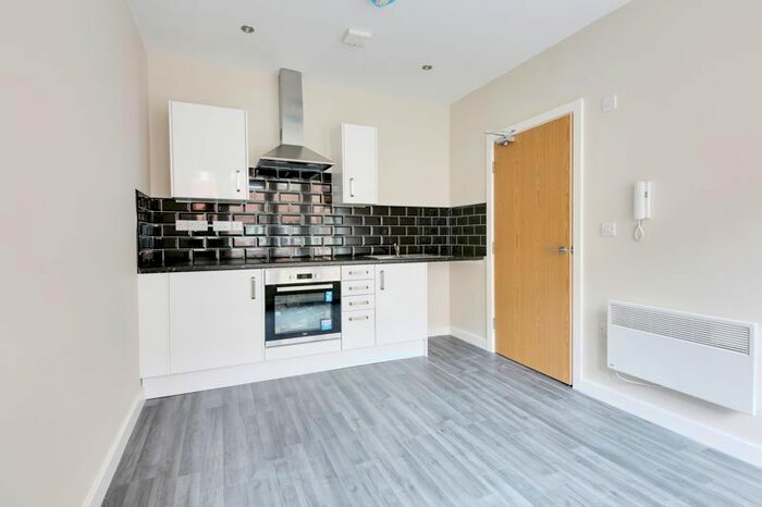 1 Bedroom Flat To Rent In East Lane, Runcorn, WA7