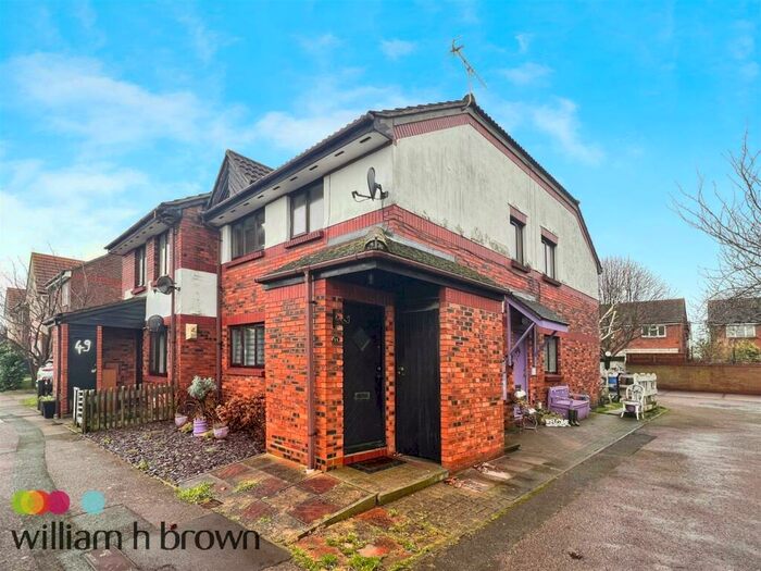 2 Bedroom Flat To Rent In Hogg Lane, Grays, RM16