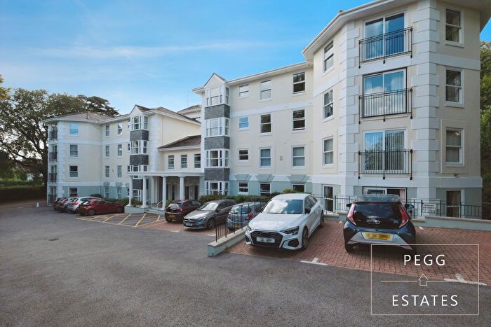 2 Bedroom Flat For Sale In Greenacres, Torquay, TQ1