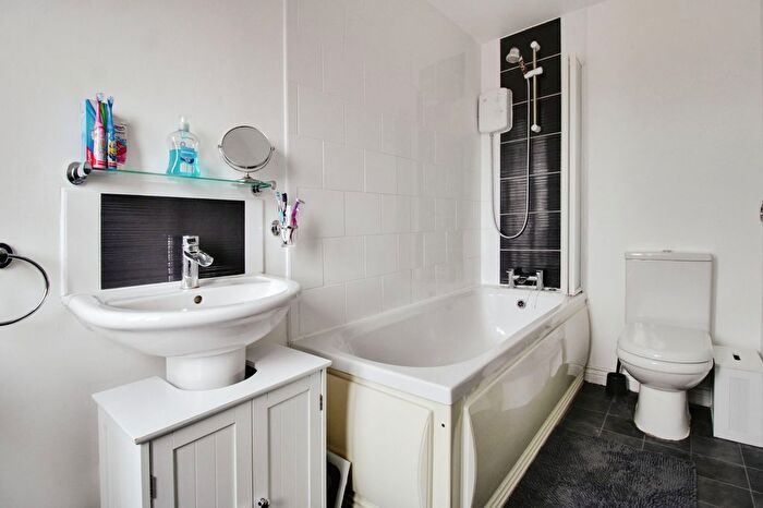 2 Bedroom Flat For Sale In Copperfields, Prospero Way, SN25