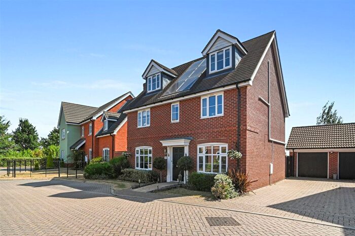 5 Bedroom Detached House For Sale In Rodwell Close, Holbrook, IP9