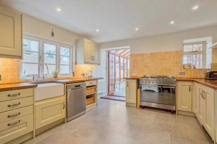 3 Bedroom Property To Rent In High Street, Kidlington, OX5