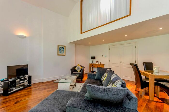 2 Bedroom Flat To Rent In Wimbledon Park Side, Wimbledon Common, London, SW19