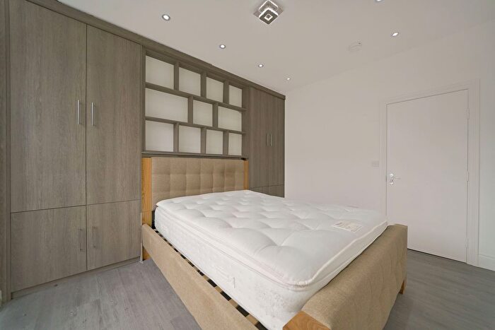 1 Bedroom Flat To Rent In Tadmor Street, London, W12