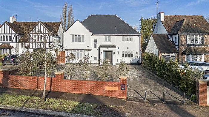 5 Bedroom Detached House For Sale In Lancaster Avenue, Barnet, EN4