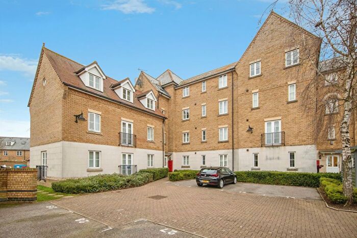 2 Bedroom Flat For Sale In Alnesbourn Crescent, Ipswich, IP3