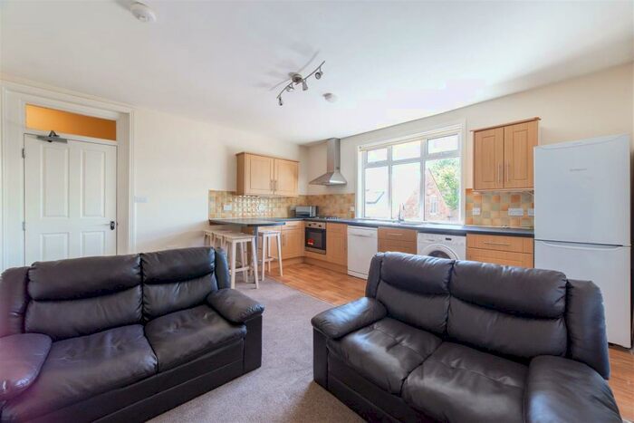 4 Bedroom Apartment To Rent In - Heaton Place, Heaton, Newcastle Upon Tyne, NE6