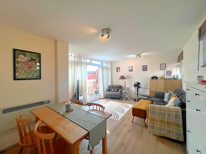 2 Bedroom Flat To Rent In Edith Road, Wimbledon, SW19
