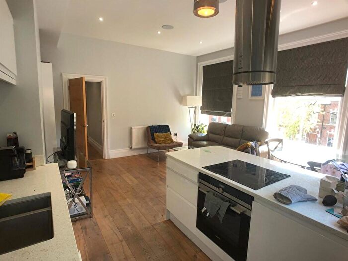 2 Bedroom Apartment To Rent In Flat Hanover House, Clarendon Road, Leeds, LS2