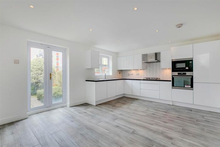 4 Bedroom Semi Detached House To Rent In Corney Reach Way, Chiswick, London, W4