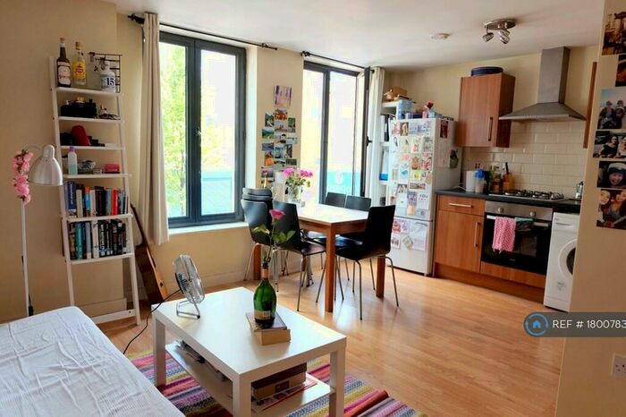 Studio To Rent In Cannon Street Road, London, E1