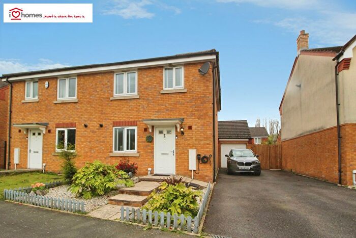 3 Bedroom Semi Detached House For Sale In Cartbridge Lane South, Walsall, WS4