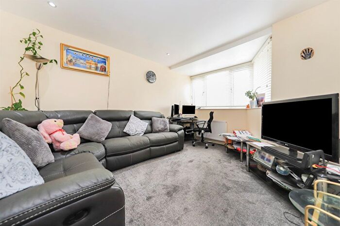 3 Bedroom Semi-Detached House For Sale In Deans Road, Wolverhampton, WV1