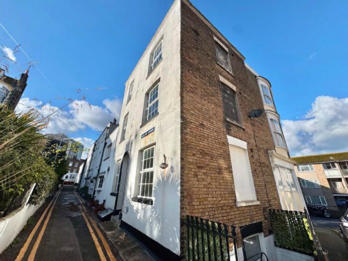 4 Bedroom End Of Terrace House To Rent In Adelaide Gardens, Ramsgate, Kent, CT11