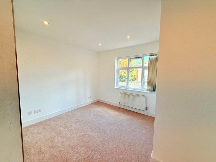 2 Bedroom Flat To Rent In Cornwall Road, Pinner, HA5