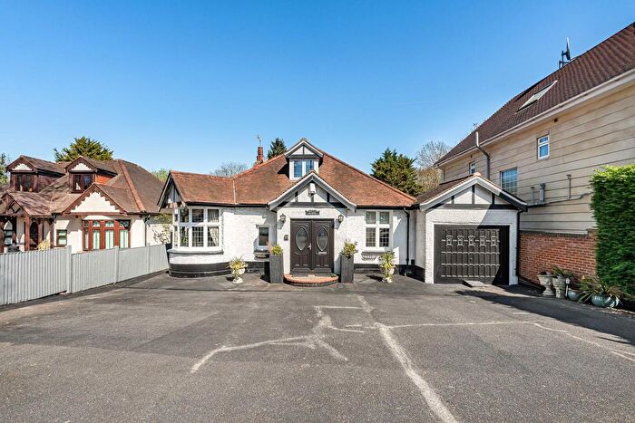 Detached House For Sale In Park Avenue, Enfield, EN1