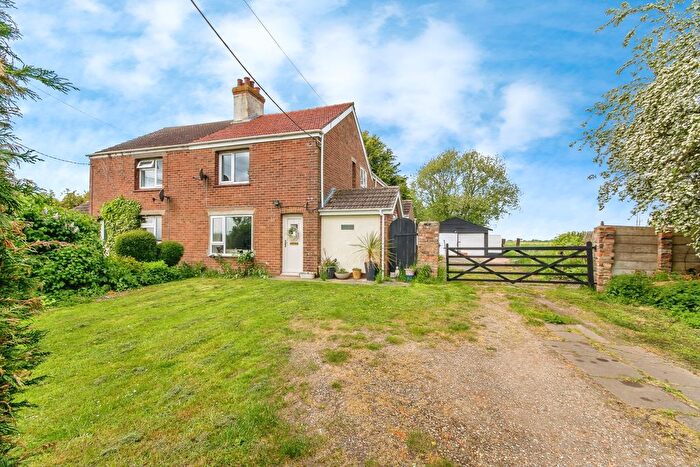 3 Bedroom Semi-Detached House For Sale In Asperton Road, Boston, Lincolnshire, PE20