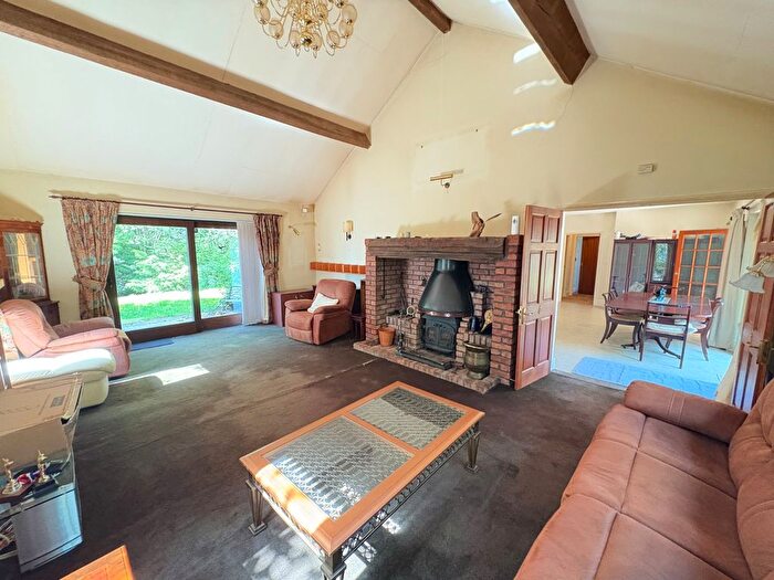 4 Bedroom Bungalow For Sale In Northleach, Cheltenham, Gloucestershire, GL54