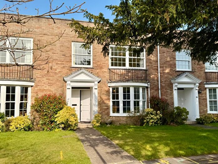 3 Bedroom Barn Conversion For Sale In Courtenay Place, Lymington, Hampshire, SO41