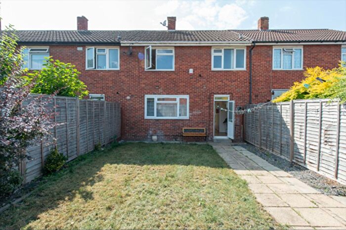 4 Bedroom Terraced House To Rent In Edington Road, London, SE2