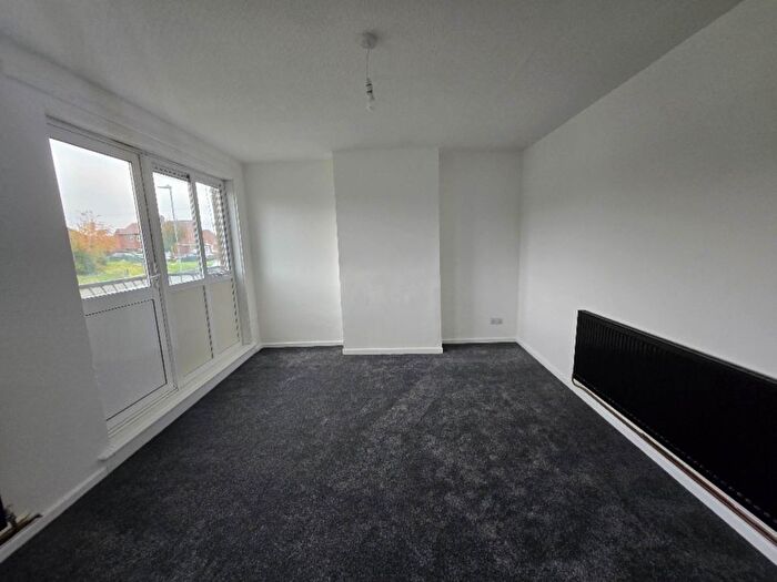 3 Bedroom Flat To Rent In The Parade, Batley, WF17