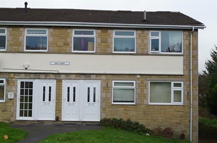 2 Bedroom Flat To Rent In Shay Court, Heaton, Bradford, BD9