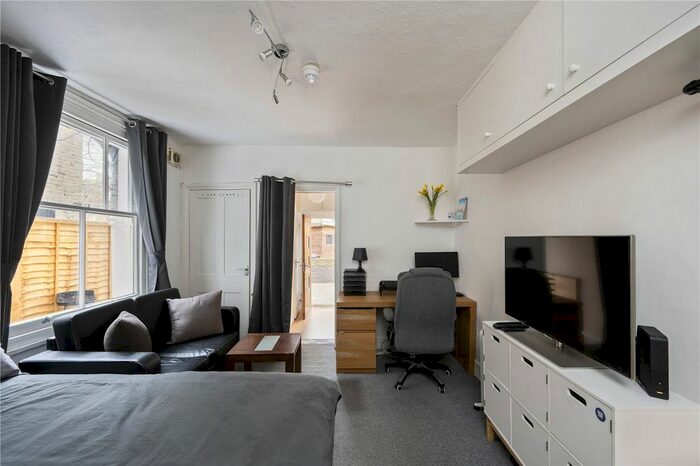 1 Bedroom Flat To Rent In Ashlake Road, London, SW16