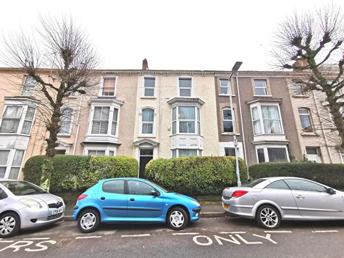 2 Bedroom Flat To Rent In Eaton Crescent, Uplands, SA1