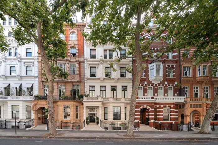 2 Bedroom Flat For Sale In Queen's Gate, London, SW7