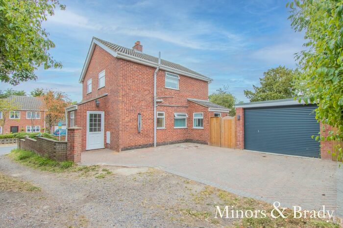 3 Bedroom Detached House For Sale In Thrigby Road, Filby, Great Yarmouth, NR29