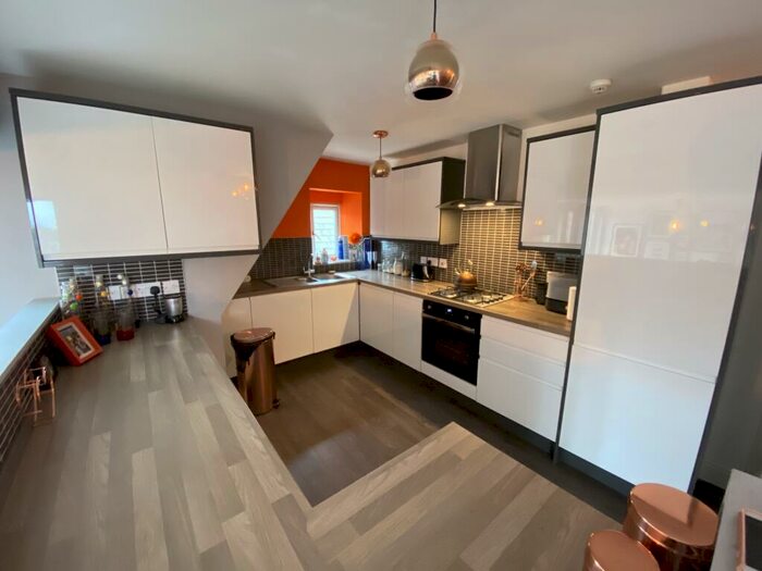 3 Bedroom Penthouse To Rent In Bellevue Road, Clevedon, BS21