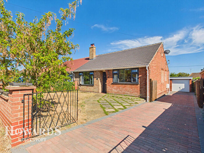 2 Bedroom Semi-Detached Bungalow For Sale In Uplands Road South, Carlton Colville, NR33
