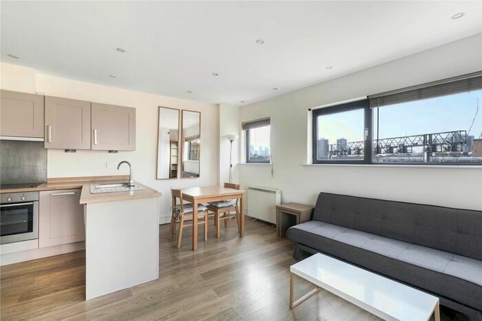2 Bedroom Flat To Rent In Tower Bridge Road, London, SE1