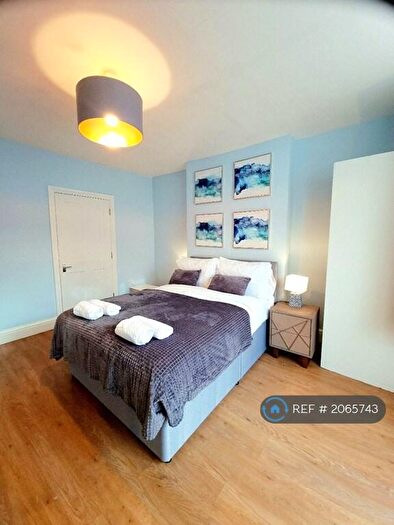 2 Bedroom Flat To Rent In Short Let, London, E3