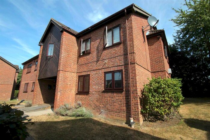 2 Bedroom Flat To Rent In Dormer Close, Aylesbury, HP21