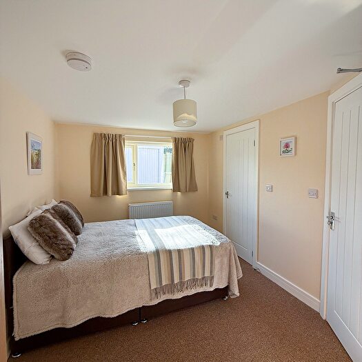 6 Bedroom Semi-detached House For Sale In Princess Avenue, Pontefract, WF9