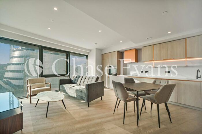 2 Bedroom Apartment To Rent In Aspen, Consort Place, Canary Wharf, E14