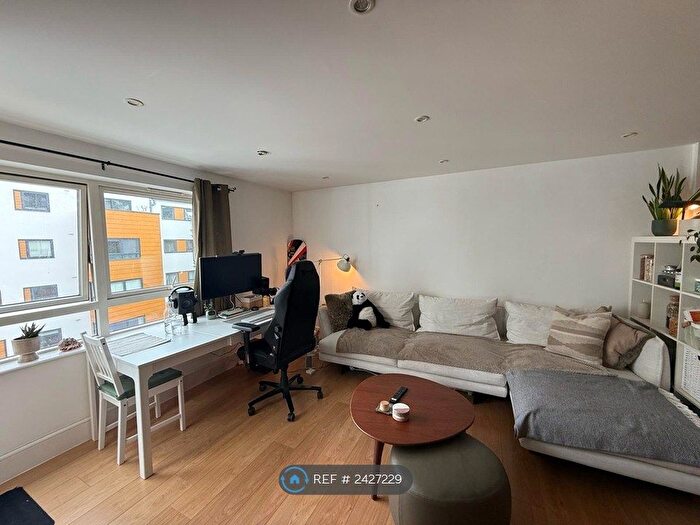1 Bedroom Flat To Rent In Angel Wharf, London, N1