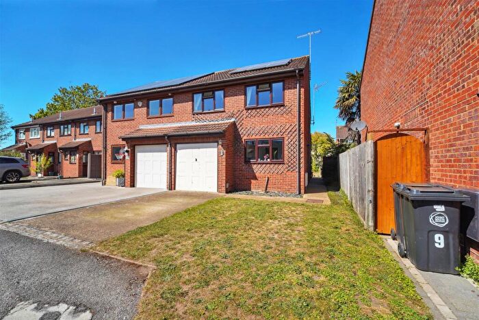 3 Bedroom Semi-Detached House For Sale In Chuters Close, Byfleet, West Byfleet, KT14