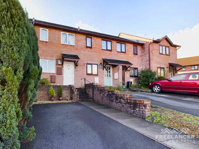 2 Bedroom Property For Sale In Laurel Drive, Penperlleni, Monmouthshire, NP4