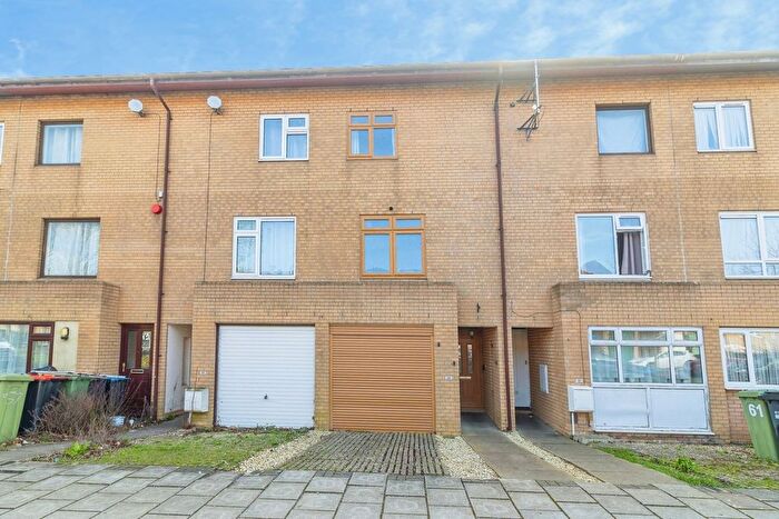 3 Bedroom Terraced House For Sale In Towan Avenue, Fishermead, Milton Keynes, Buckinghamshire, MK6