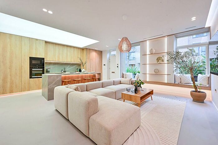 2 Bedroom Flat For Sale In Barrel Yard, Hammersmith, London, W6